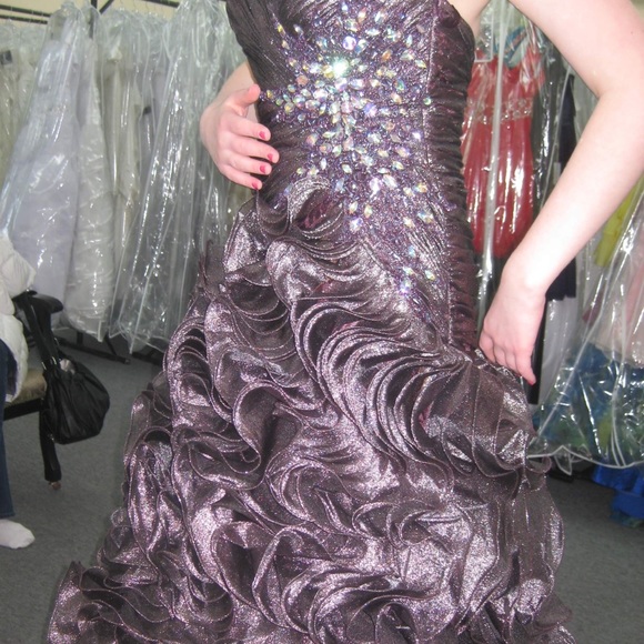 Size 6 Amethyst strapless prom dress - Picture 6 of 6